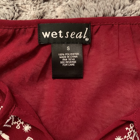WET SEAL casual red/maroon blouse with embroidery - Picture 2 of 4